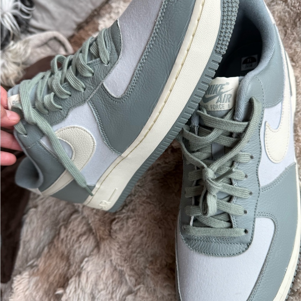 Brand New!!! Nike Men's Sneakers - Gray and Cream Tones. Perfect Christmas Gift